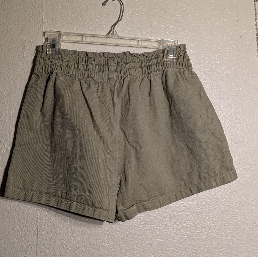 Dollhouse Women's Olive Green Shorts Size Medium - Picture 5 of 6